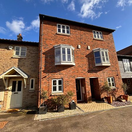Stylish 3 Bedroom Townhouse For 5 Guests, Set In The Medieval Grid With Off Street Parking Bury St. Edmunds Exteriér fotografie