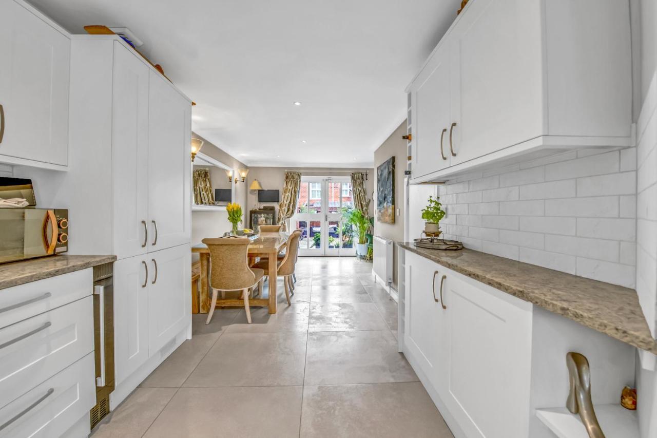 Stylish 3 Bedroom Townhouse For 5 Guests, Set In The Medieval Grid With Off Street Parking Bury St. Edmunds Exteriér fotografie