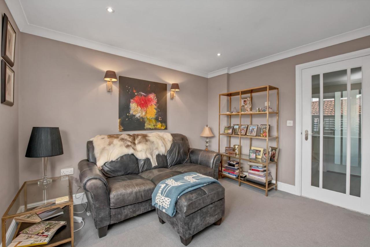 Stylish 3 Bedroom Townhouse For 5 Guests, Set In The Medieval Grid With Off Street Parking Bury St. Edmunds Exteriér fotografie