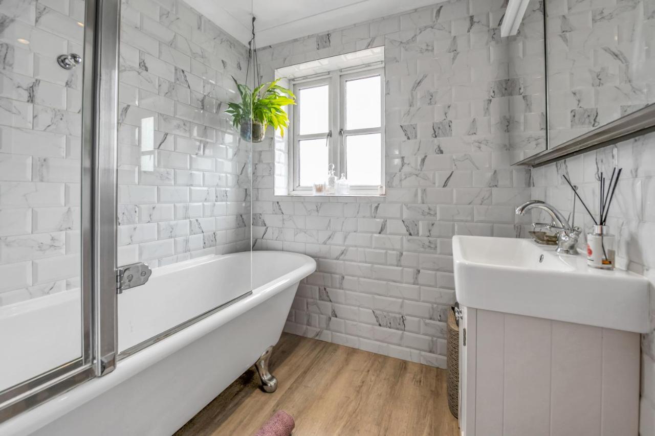 Stylish 3 Bedroom Townhouse For 5 Guests, Set In The Medieval Grid With Off Street Parking Bury St. Edmunds Exteriér fotografie