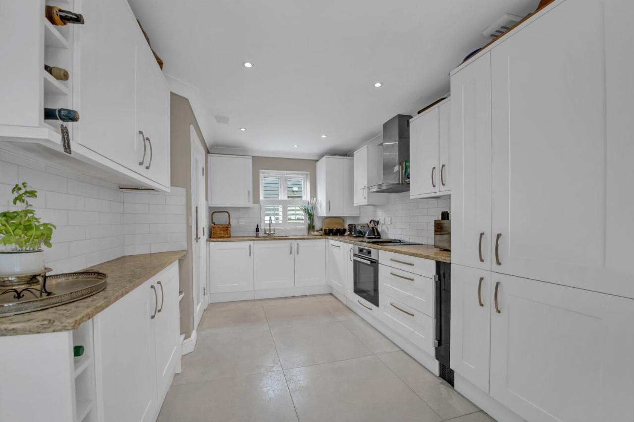 Stylish 3 Bedroom Townhouse For 5 Guests, Set In The Medieval Grid With Off Street Parking Bury St. Edmunds Exteriér fotografie
